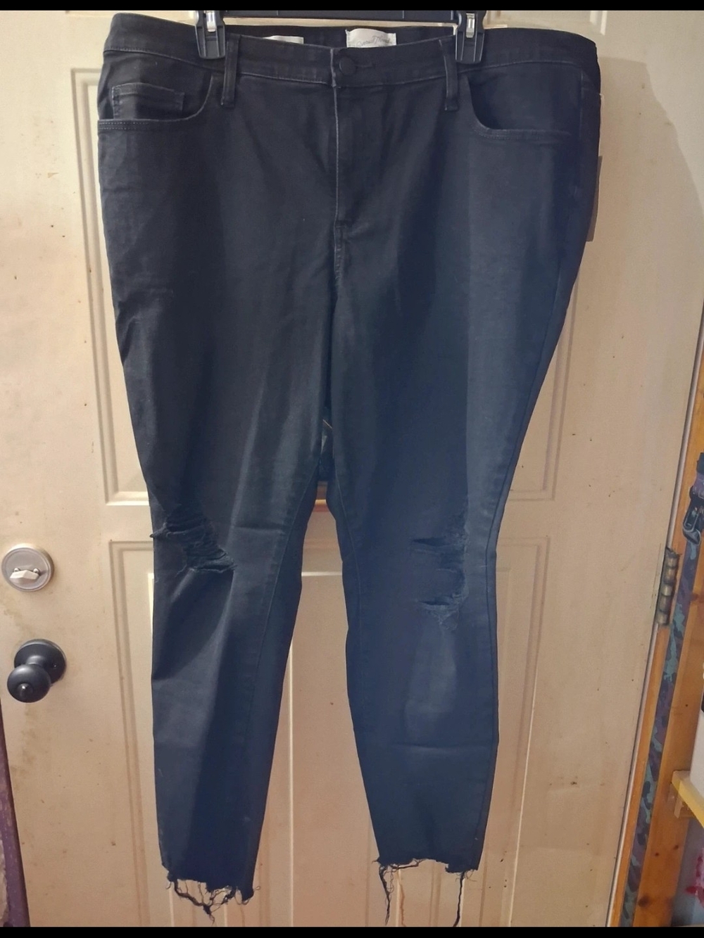 NWT Universal Thread  Black Distressed Ankle Skinny Jeans Size 20